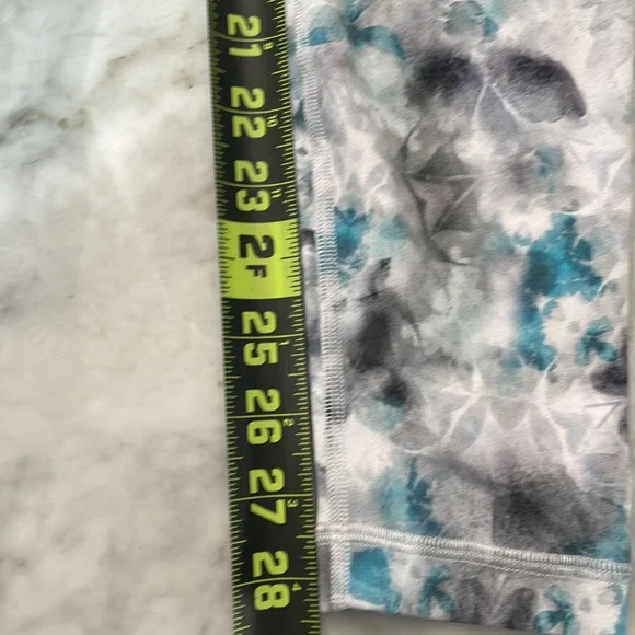 LuluLemon leggings - Size 4 - Picture 5 of 10